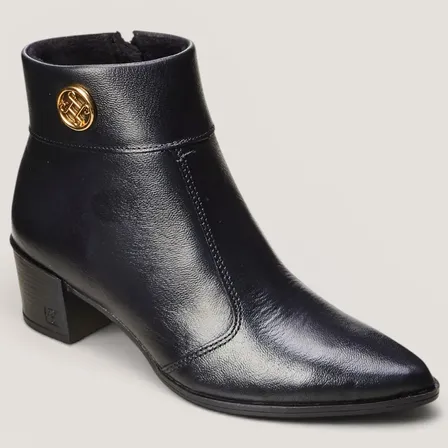 Bota Feminina Cano Curto Em Couro Pegada Preto Lisa 39 Br